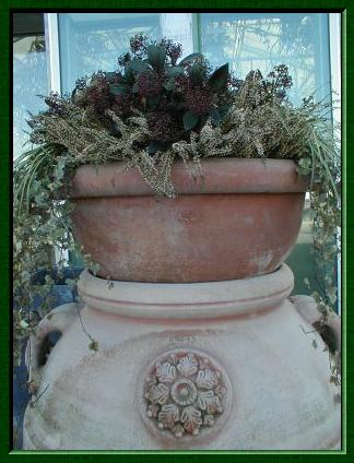 Riesiger Terracotta-Pflanzenkbel mit Heidekraut